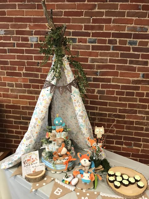 Diy Teepee Table Decor, Teepee Gift Station, Diy Woodland Baby Shower Decor, Girly Woodland Baby Shower Theme, Woodland Centerpiece Ideas, Diy Woodland Decor, Baby Shower Dollar Tree, Woodland Teepee, Fabric Teepee