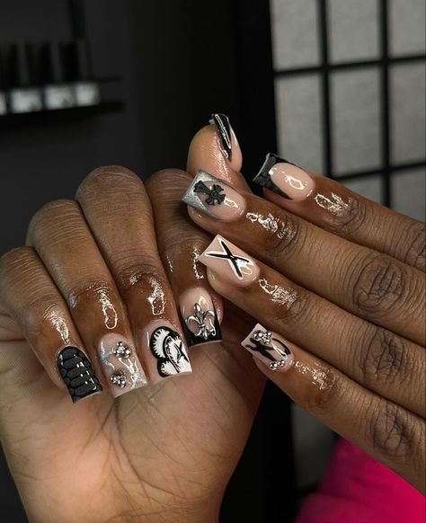 Cute Back To School Nails Acrylic Medium, Sagittarius Birthday Nails Short, Black Shirt Nails Ideas, Sliver Nails Ideas Short, Black Sliver Nails Design, Shirt Acrylic Nails Designs, Short Medium Nails Acrylic, Unique Acrylic Nails Short, Shorties Nail Designs