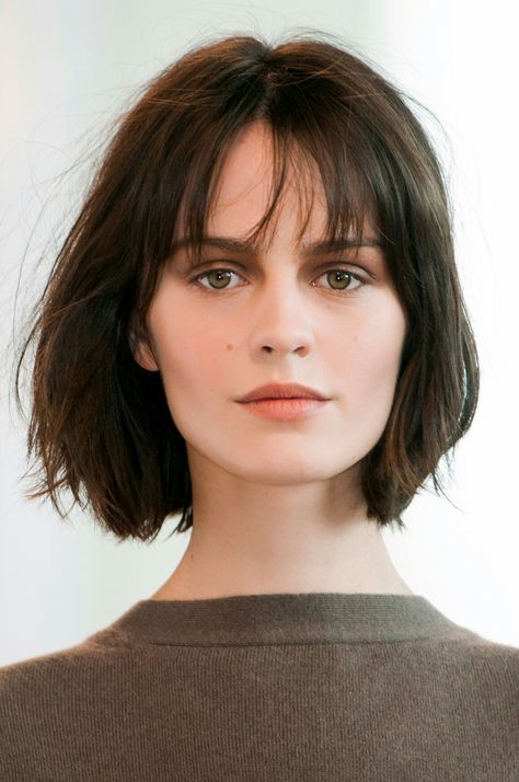 bob-with-curtain-bangs - Hair World Magazine Trendy We Fryzurach, Low Maintenance Haircut, Shaggy Bob, Bob Hairstyles With Bangs, Bob Haircut With Bangs, Medium Short Hair, Short Straight Hair, Girl Haircuts, Mariska Hargitay