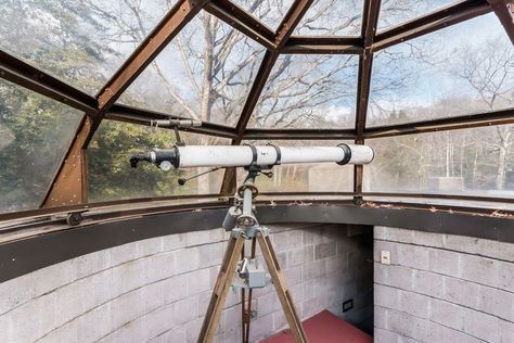 Incredible Frank Lloyd Wright house with 15 acres and waterfall asks $8M - Curbed New Canaan Connecticut, Usonian House, Frank Lloyd Wright Design, Frank Lloyd Wright Homes, New Canaan, Built In Furniture, Large Baths, Frank Lloyd, Frank Lloyd Wright