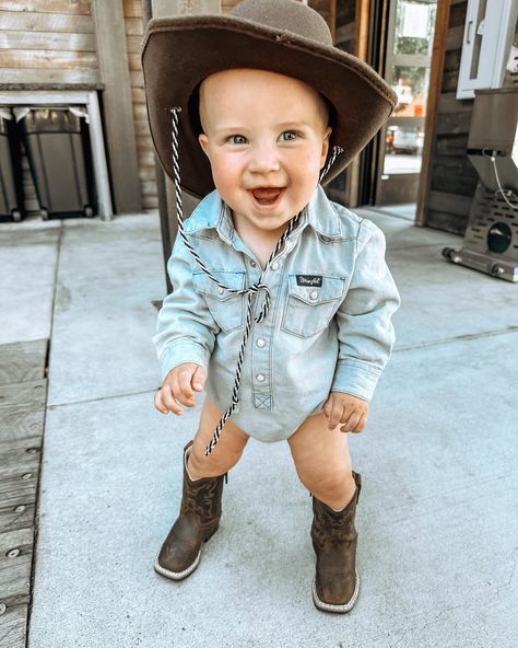 OUR LITTLE COWBOY 🤍 Toddler Cowboy Outfit, Cowboy Halloween Costume, Country Baby Boy, Cowboy Costume, Baby Boy Summer, Little Cowboy, Boys Summer, Cowboy Outfits, Baby Cowboy