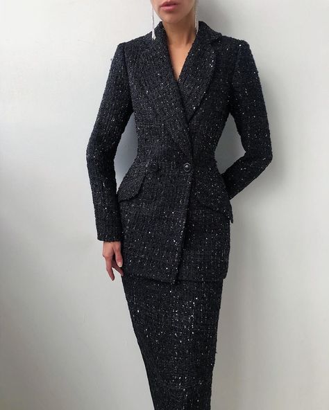 Defense Outfit, Chanel Fabric, Boucle Skirt, Nomad Fashion, Outrageous Fashion, Skirt Suit Set, Blazer And Skirt, Power Dressing, Formal Style