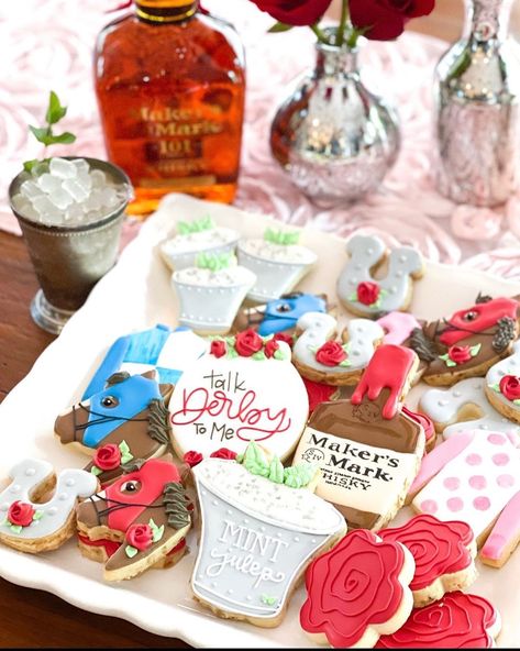 Deb Yummy Delicious Cookies 🍪 on Instagram: “Derby Day 🐎 🥃 After spending a few days in the Louisville and Lexington, Kentucky area last month, I have a new appreciation for those…” Derby Cookies Decorated, Kentucky Derby Cookies Decorated, Kentucky Derby Cookies, Derby Cookies, Kentucky Derby Birthday, Preakness Party, Delicious Cookies, Lexington Kentucky, Derby Day