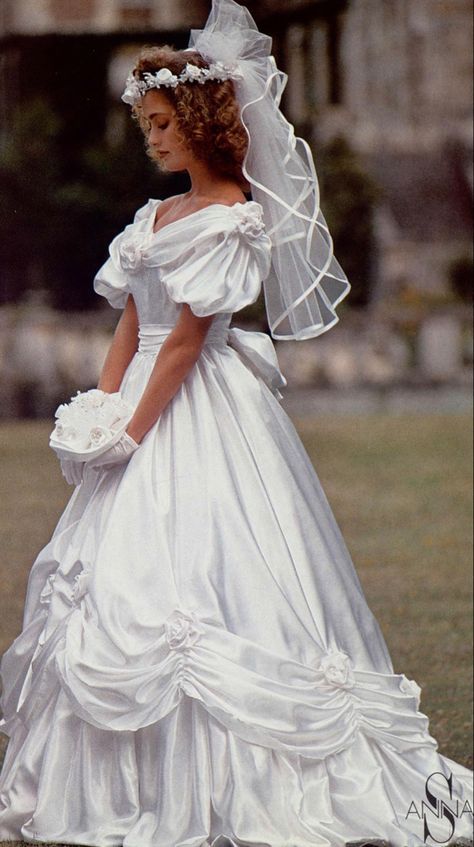 Wedding Dresses 90s, Costume Room, 1980s Wedding Dress, 90s Wedding Dress, Vintage Weddingdress, Dramatic Wedding Dress, Special Shoes, Mexican Wedding Dress, Vintage Brides