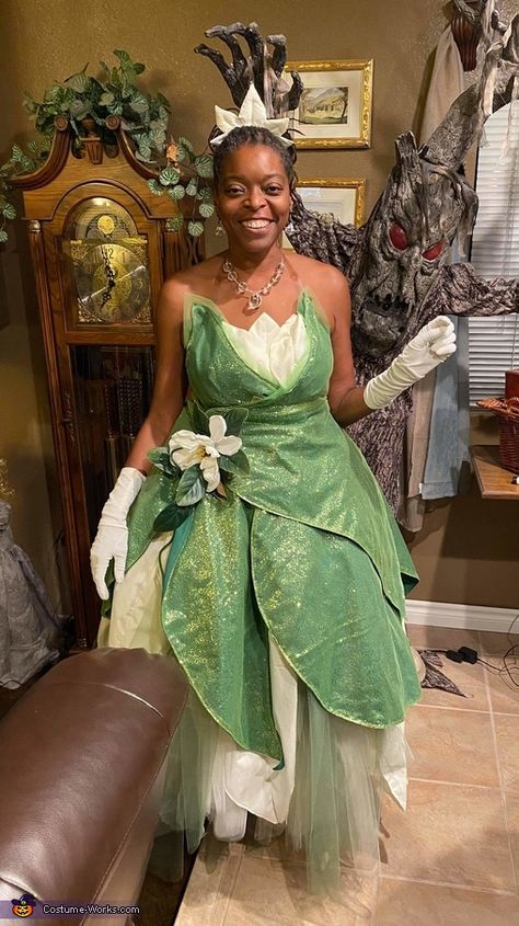 Belle Costume Diy, Diy Disney Princess Costume, Diy Snow White Costume, Adult Princess Costume, Princess Tiana Costume, Diy Princess Costume, Disney Princess Halloween Costumes, Disney Princess Halloween, Tiana Costume