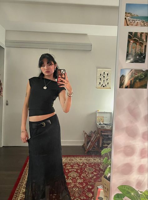 black maxi skirt, skirt, black skirt, black top, outfit, spring outfit, summer outfit Black Skirt Outfit Formal, Black Skirt Black Top Outfit, Skirt Outfit Formal, Black Long Skirt Outfit, Long Black Skirt Outfit, Black Top Outfit, Black Skirt Outfits, Luanna Perez, Long Skirt Outfits