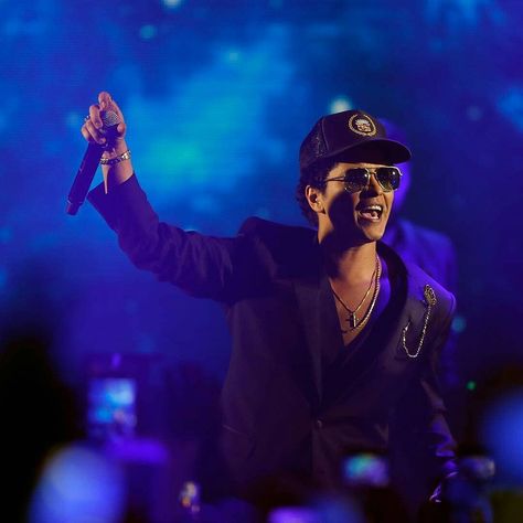 📸 Bruno at the Chopard Space Party! #Cannes2017 #brunomars” Bruno Mars Music, Bruno Mars Concert, Thylane Blondeau, Cannes 2017, Prince Royce, Sara Sampaio, Enrique Iglesias, Space Party, Cannes France