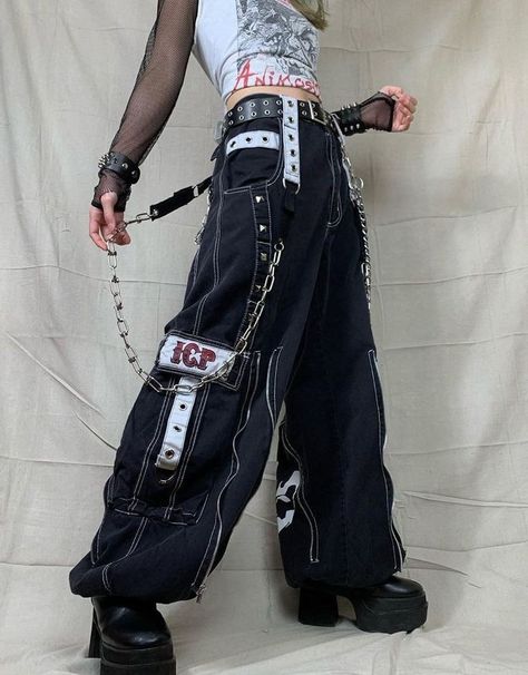 Gothic Cargo Pants, Low Rise Baggy Pants, Cargo Pants With Chain, Pants Grunge, Goth Pants, Harajuku Goth, Goth Outfit, Alt Outfits, Punk Outfits