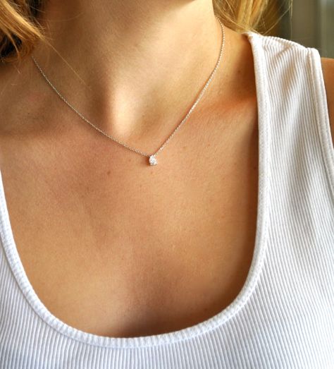 Small Silver Diamond Drop Necklace. So small & simple, I love it Cute Small Necklaces Silver, Necklaces Simple Silver, Diamond Necklace Chain, Silver Necklaces Diamond, Small Silver Jewelry, Silver Simple Necklace, Sterling Silver Diamond Necklace, Small Silver Necklace, Small Diamond Pendant