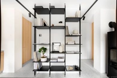 Living room Functional Apartment, Shelves With Storage, Floating Storage Shelves, Floating Storage, Metal Floating Shelves, Shelves Metal, Floating Bookshelves, Black Shelves, Terrazzo Flooring