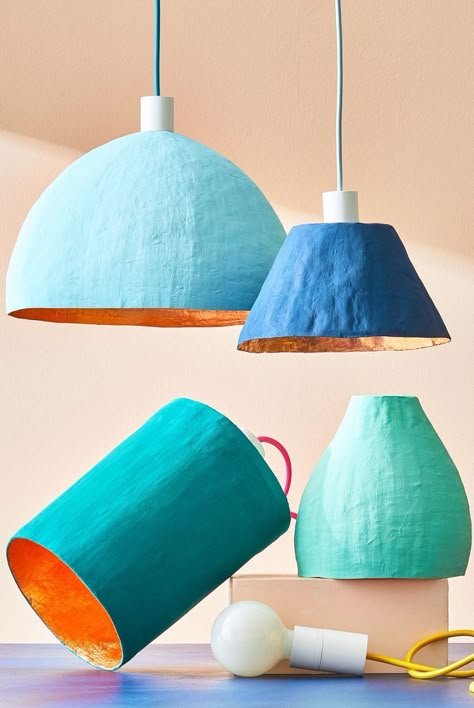 Don't toss those cereal boxes. Upcycle them into one-of-a-kind pendant lights. Abat-jour Diy, Luminaria Diy, Diy Luminaire, Diy Pendant Light, Lampe Diy, Diy Lampe, Diy Shades, Deco Luminaire, Up Balloons