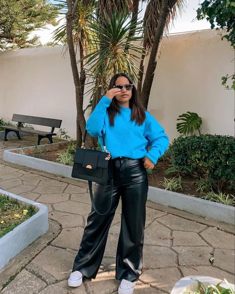 Leather Pants Outfit, Fiesta Outfit, Cold Outfits, Outfit Mujer, City Outfits, Minimal Outfit, Night Out Outfit, Girly Outfits, Winter Fashion Outfits