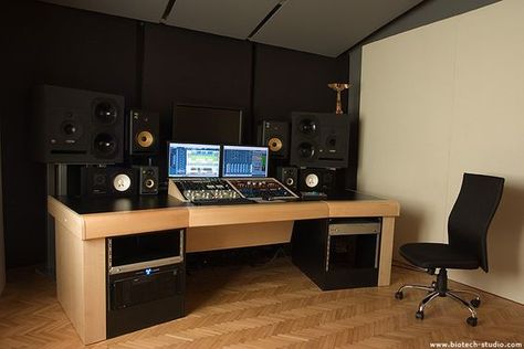 Check out this massive list of home studio setup ideas. Filter down by room colors, number of monitors, and more to find your perfect studio. Home Recording Studio Setup Ideas, Music Studio Room Design, Home Music Studio Design, Custom Desks, Studio Room Design, Recording Studio Desk, Home Studio Desk, Home Recording Studio Setup, Recording Studio Setup