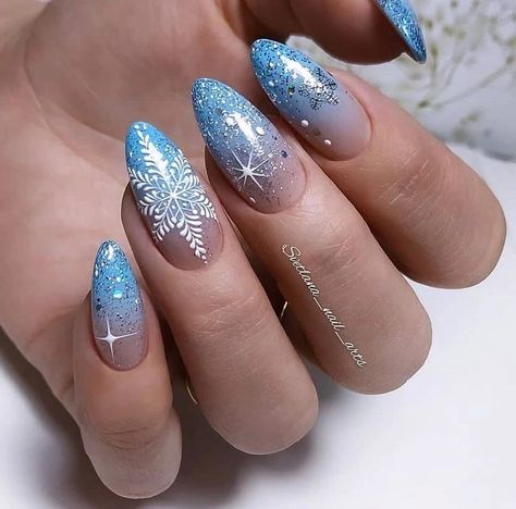 New Years Eve Nails, Festive Nail Art, Glittery Nails, Easy Cream, Nails Winter, Snowflake Nails, Christmas Nails Acrylic, Winter Nail Designs, Festival Nails