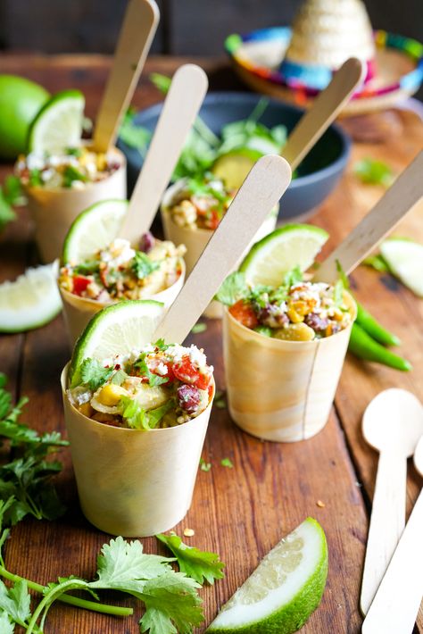 Small Salads Cups, Pasta Salad In A Cup, Mexican Charcuterie Cups, Mini Pasta Cups, Boating Appetizers, Individual Salads For Parties, Party Food In Cups, Individual Appetizers In A Cup, Mexican Charcuterie