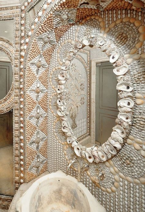 Mosaïque Art Design | Shell Mosaic #design #mosaic #art | seashell art | Pinterest Shell Grotto, Fish Ideas, Seashell Mirror, Shell Ideas, Shell House, Art Coquillage, Shell Mirror, Shell Mosaic, Mosaic Bathroom