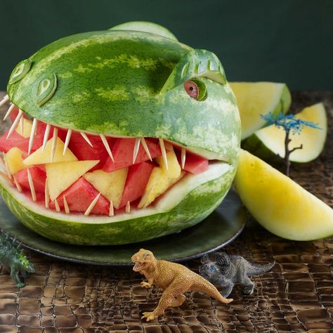 T-Rex Dinosaur - Watermelon Board Dinosaur Watermelon, Dinosaur Birthday Party Food, Dinosaur Party Food, Spidey Birthday, T Rex Cake, Fruits Cake, Baby Shower Watermelon, National Watermelon Day, Chili Dip