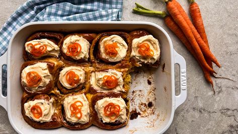 Anna Olson's Carrot Cake Cinnamon Buns Onion Appetizers, Kid Friendly Salad, Cake Cinnamon, Candied Carrots, Mary Berg, Lemon Meringue Cheesecake, Anna Olson, Quick And Easy Soup, Sticky Buns