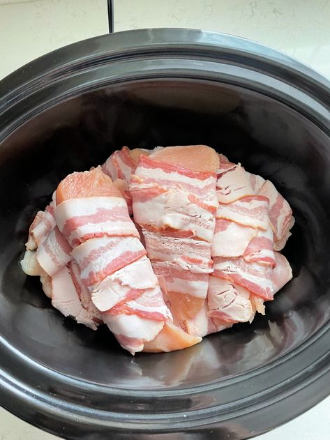 Apple Bbq Chicken, Bacon Wrapped Bbq Chicken, Easy Slow Cooker Meal, Chicken Breast With Bacon, Bacon Wrapped Chicken Breast, Chicken Breast Slow Cooker, Slow Cooker Bacon, Bbq Chicken Recipe, Bunco Night