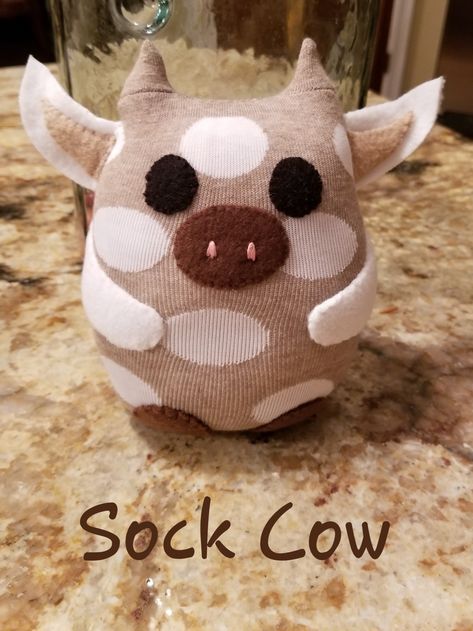 Handmade sock cow with fleece No Sew Sock Animals, Diy Sock Plushies, Cleaning Buisness, Sock Plushies, Sock Animals Tutorial, Fleece Toys, Diy Sock Toys, Cow Socks, Cow Toys