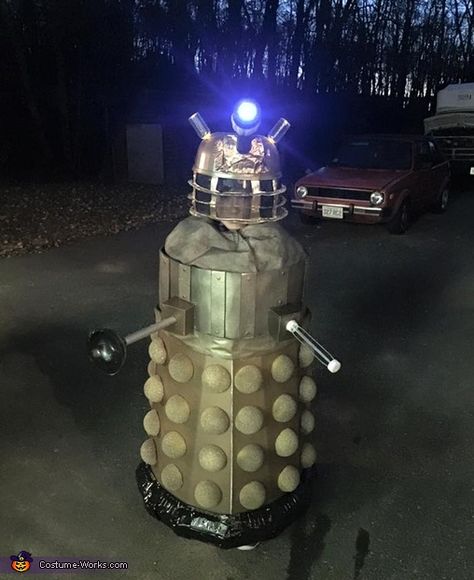 Dalek Halloween Costume, Dalek Costume, Dr Who Costume, Dr Who Dalek, Homemade Costumes For Kids, Doctor Who Party, 2015 Halloween Costumes, Doctor Who Costumes, Clever Costumes