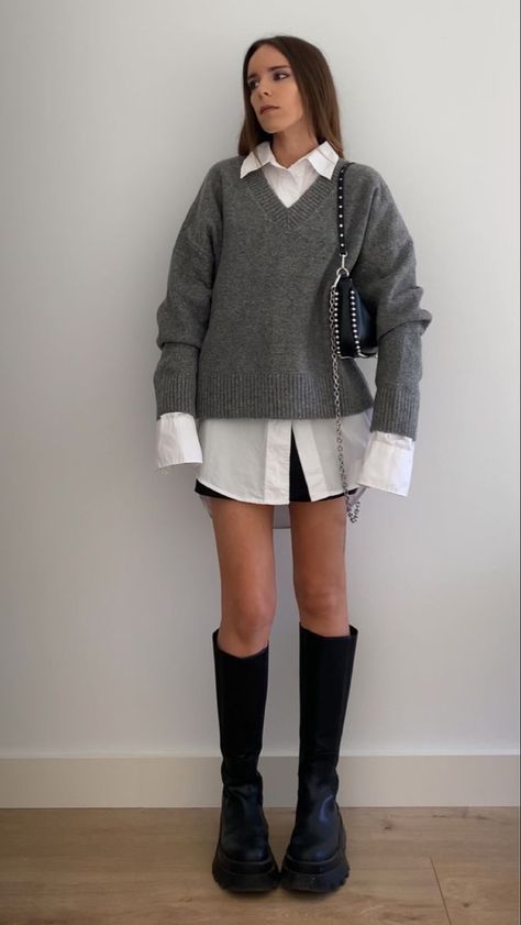 Sweater Button Down Outfit, Scholar Outfit, Old Money Elegant, Autumn Outfit Inspo, Outfits Girl, Winter Fashion Outfits Casual, Cold Outfits, Paris Outfits, Aesthetic Black