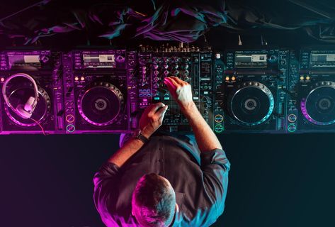 Learn the most exciting and fascinating course from the best institute in Indore and become an amazing DJ. Dj School, Turntables Dj, Trance Music, Music Technology, Best Dj, Disc Jockey, Electronic Dance Music, Dj Music, Dubstep