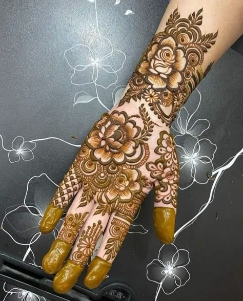 Khafeef Mehndi Designs, Full Hand Simple Mehndi Designs, Dubai Pattern Mehndi Design, Latest Full Hand Mehndi Designs, Latest Mehndi Designs Wedding, Front Hand Mehndi Design, Front Hand Mehndi, Mehendi Art, Khafif Mehndi Design