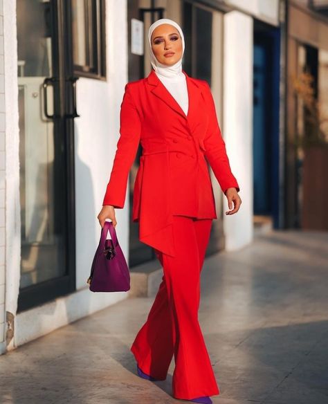 All Red Outfit, Red Hijab, Hijab Outfits, Style Hijab, Fashion Hijab, Muslimah Fashion Outfits, Outfit Hijab, Graduation Outfit, Muslimah Fashion