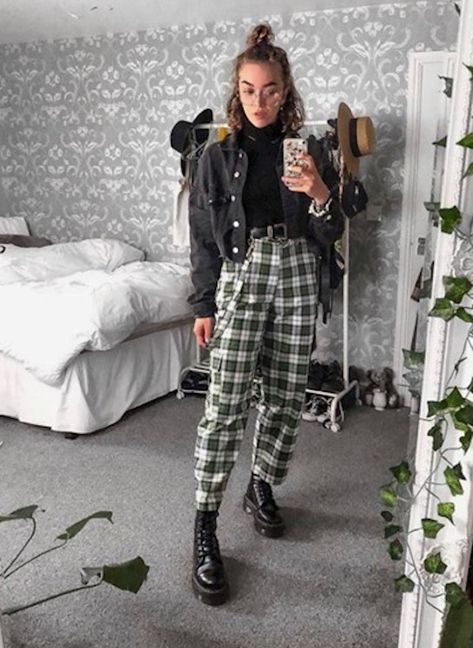 ’90s Grunge Fashion Outfits You Can Pull Off Today Plus Size 90s Fashion Outfits, Blair Aesthetic, Outfit Bts, Grunge Fashion Outfits, Grunge Outfits 90s, Moda Grunge, Outfits Sommer, Look Grunge, Mode Grunge