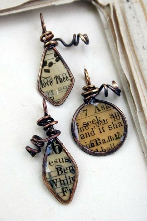 Stary Papier, Old Book Art, Recycled Books, Jewerly Making, Beautiful Books, Upcycled Crafts, Diy Schmuck, Old Books, Bijoux Diy