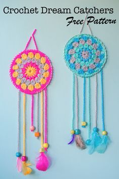 Crochet Dream Catchers with Free Pattern                                                                                                                                                                                 More Crochet Dreamcatcher Pattern, Dreamcatcher Crochet, Pattern Aesthetic, Crochet Phone Cases, Crochet Dreamcatcher, Crochet Mobile, Confection Au Crochet, Microcar, Crochet Mandala Pattern