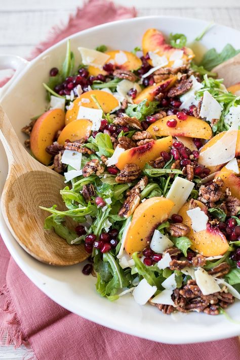 Healthy Fall Salad Recipes, Peach Salad Recipe, Arugula Salad Dressing, Healthy Fall Salads, Salad With Pomegranate, Unique Salad, Autumn Salad Recipes, Thanksgiving Salad, Peach Salad