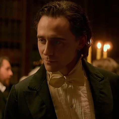 Thomas Sharpe Icon, Thomas Sharpe Imagines, Thomas Sharpe Crimson Peak, Crimson Peak Poster, Pretty Actors, Tom Hiddleston Crimson Peak, Loki Imagines, Thomas Sharpe, Michelle Lee