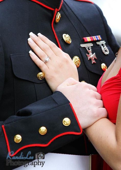 Usmc Wedding, Military Engagement Photos, Beautiful Dp, Marine Corps Ball, Army Wedding, Work Building, Marine Wedding, Military Photography, Military Couples