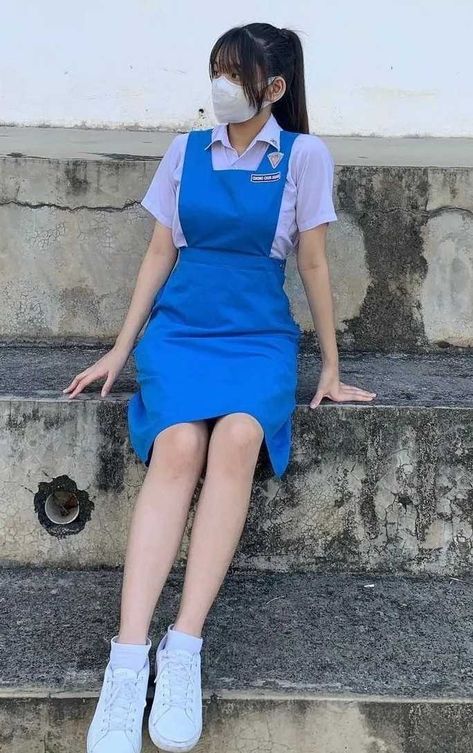 Malaysia School Uniform, School Pinafore, Chinese School, Asian Models Female, Mai Sakurajima, Girls Pin, School Uniforms, Secondary School, Clothing Styles