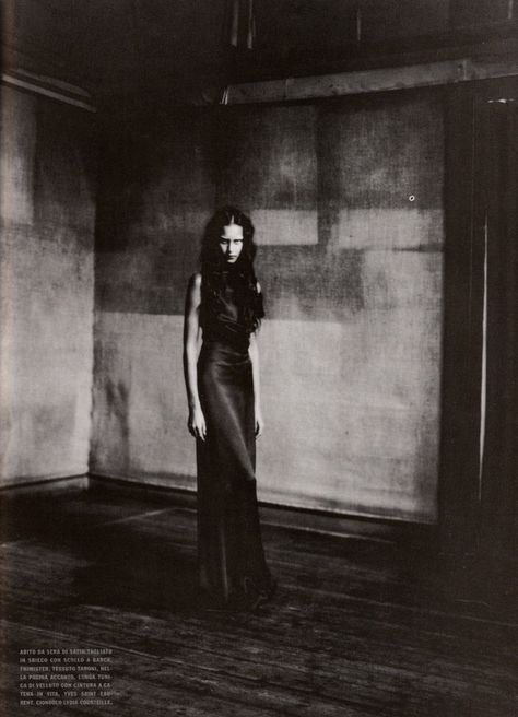 Dark Fashion Photography, 1998 Couture, Fashion Photography Editorial Vogue, Frida Gustavsson, Paolo Roversi, Robert Mapplethorpe, Photography Editorial, Natalia Vodianova, Annie Leibovitz