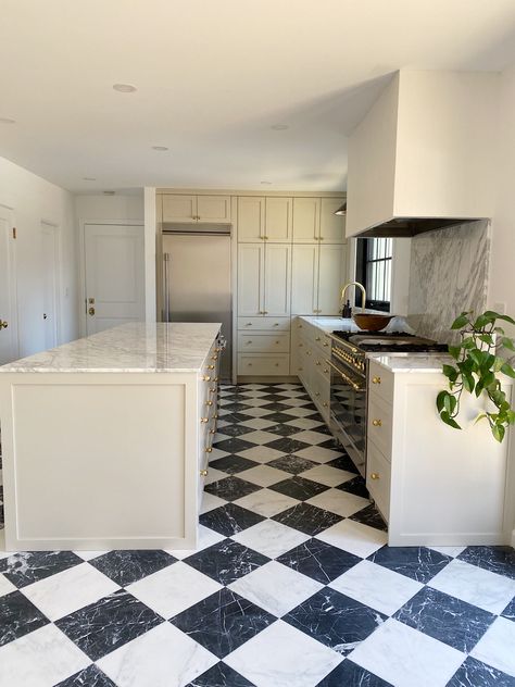 Checkered marble tile Grey And White Marble Checkered Floor, Checkered Board Floor, Checkered Tile Kitchen, Natural Cream By Benjamin Moore, Marble Checkered Floor, Checkerboard Tile Floor, Checkered Tile Floor, Checkerboard Kitchen, Checkered Floor Kitchen