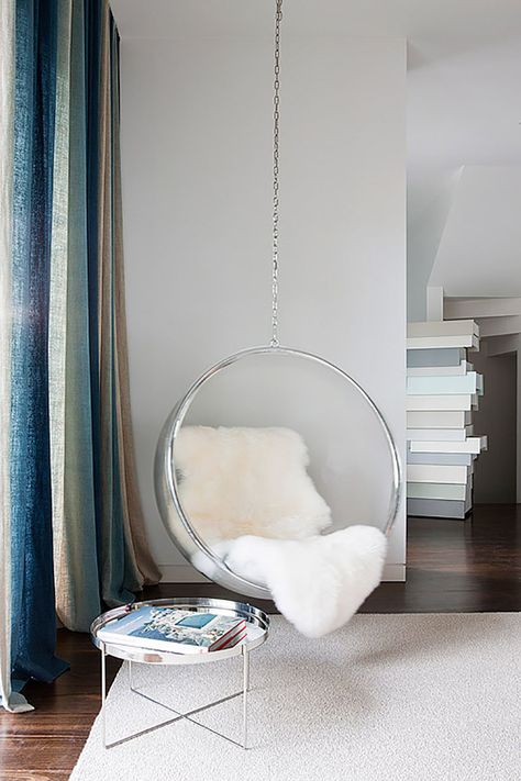 Eero Aarnio Bubble Chair Bedroom Hanging Chair, Classic Chair Design, Bubble Chair, Modern Arrangements, Furnitur Ruang Keluarga, Hanging Egg Chair, Living Room Bench, Decoration Inspiration, Bedroom Chair