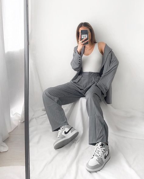 Nadia Idder on Instagram: “suit up” Jordan 1 Grey Outfit Women, Jordan 1 Gray Outfit, Grey Jordans Outfit, Jordan Outfits Womens, Jordan 1 High Outfit, Jordan 1 Outfit Women, Air Jordan 1 Outfit, Smart Casual Women, Jordan Outfit