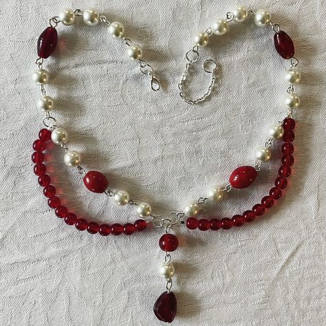 pearl and red glass bead necklace with loops and pendant Goth Indie Aesthetic, Gothic Items, Baby Cartoon Characters, Pearl Bead Necklace, Braided Bracelet Diy, Hand Design, Diy Fashion Clothing, Indie Aesthetic, Fancy Jewellery