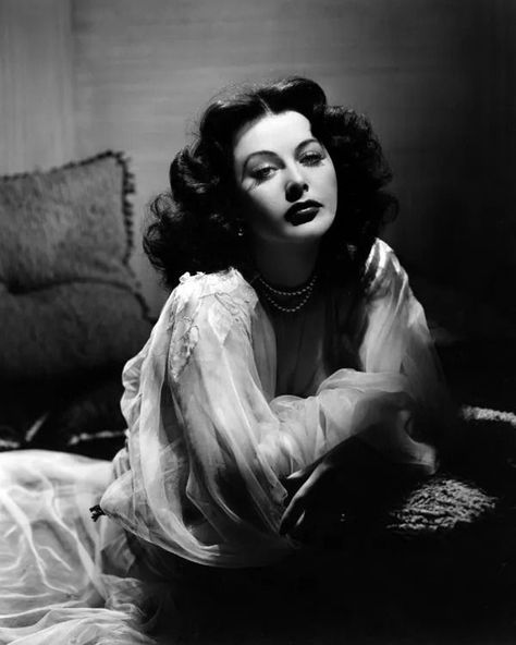 Hollywood Vintage, Hedy Lamarr, Louise Brooks, Classic Actresses, Actrices Hollywood, Celebrity Portraits, Hollywood Glam, Old Hollywood Glamour, Golden Age Of Hollywood