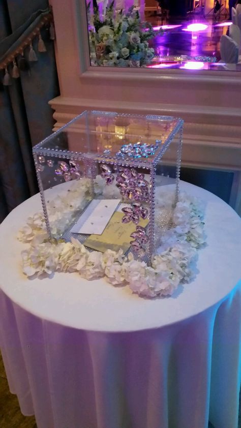 Quince Box For Money, Quince Money Box Ideas Purple, Quince Gift Table Ideas, Quinceanera Card Box Ideas, Purple Quince Centerpieces, Quince Card Box Ideas, Quince Money Box Ideas, Card Box Quinceanera, Quince Butterfly Theme