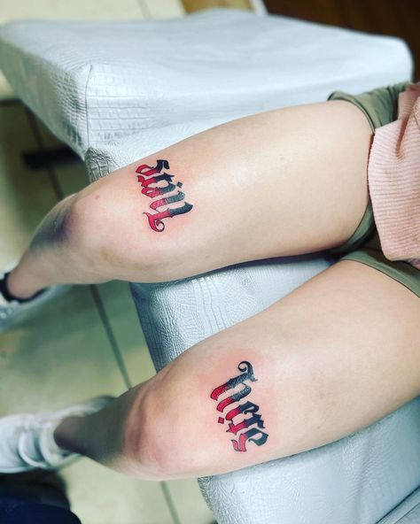 Still Here Tattoo, Red Lettering Tattoo, Ambigram Tattoos, Polka Tattoo Designs, Old English Tattoo, Tattoo Pretty, Trash Polka Tattoos, Temple Wallpaper, Body Temple