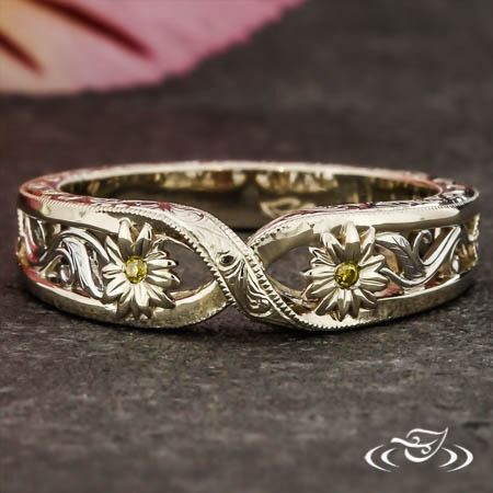 Two daisies accent the top of a split band with a central twist. Tiny filigree curls and leaves fill the open spaces to the split band. Daisy Engagement Ring, Rings Flower, Engagement Ring Custom, Engagement And Wedding Ring, Green Lake Jewelry, Vine Ring, Daisy Jewelry, Flower Engagement Ring, Daisy Ring