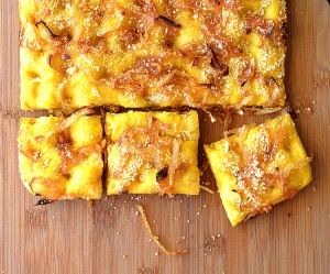 Butternut Squash Focaccia with Caramelized Onions Apple Fries, Vegan Main Course, Yummy Fall Recipes, Organic Recipes Healthy, Vegetarian Thanksgiving, Fried Apples, Butternut Squash Recipes, Roasted Butternut Squash, Squash Recipes