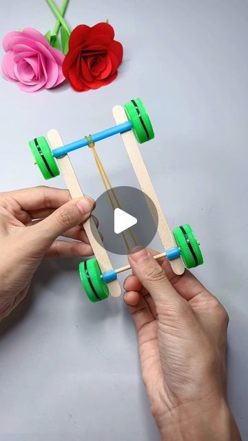 Diy Car School Project, Eco Friendly Crafts For Kids, Popsicle Stick Car, Simple Machines Projects For Kids, Diy Toy Car, Simple Machine Projects, Propulsion System, Diy Toys Car, Diy Bottle Cap Crafts