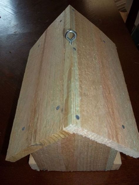 Diy Garden Gifts, Bird Feeder Crafts, Diy Cedar Planter Box, Bird Feeder Station, Make A Bird, Cedar Fence Pickets, Make A Bird Feeder, Wood Bird Feeder, Concrete Bird Bath