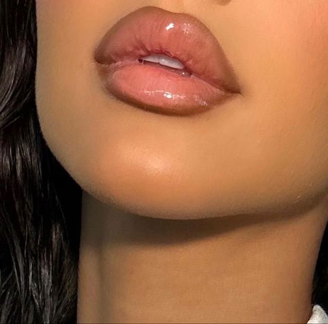 Lip Types Shape, 90s Lip Combo Latina, Baddie Lip Combos, Brown Lip Combo Light Skin, Round Cupids Bow Lips, Natural Plump Lips Aesthetic, Brown Lip 90s, Clean Girl Lip Combo, Medium Lips