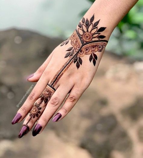 Visit my YouTube channel Samfree Styles for more beautiful designs Mehendi Full Hand, Engagement Mehendi, Wrist Henna, Khafif Mehndi Design, Finger Henna Designs, Mehndi Designs 2018, Mehndi Designs Bridal Hands, Tattoo Henna, Modern Mehndi Designs